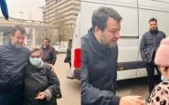 Matteo Salvini in due scatti davanti al Consolato ucraino
