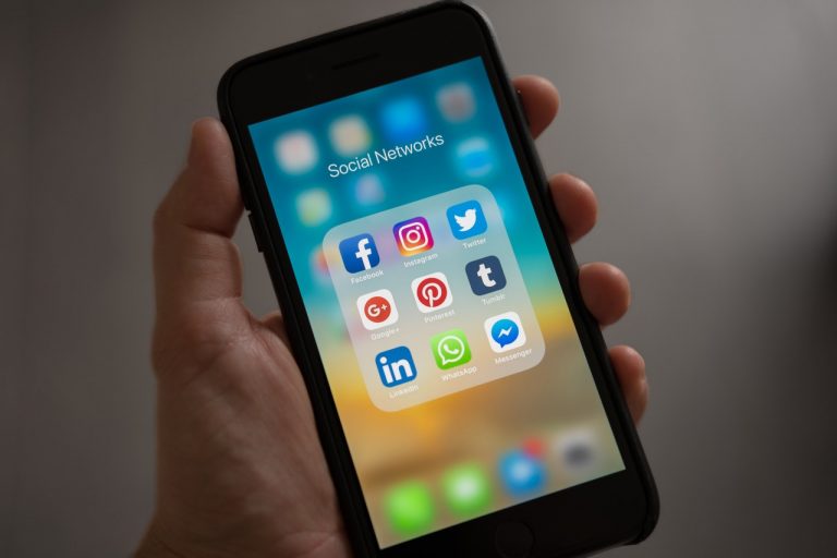 Instagram Facebook Russia