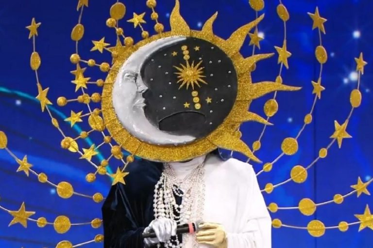 SoleLuna II cantante mascherato