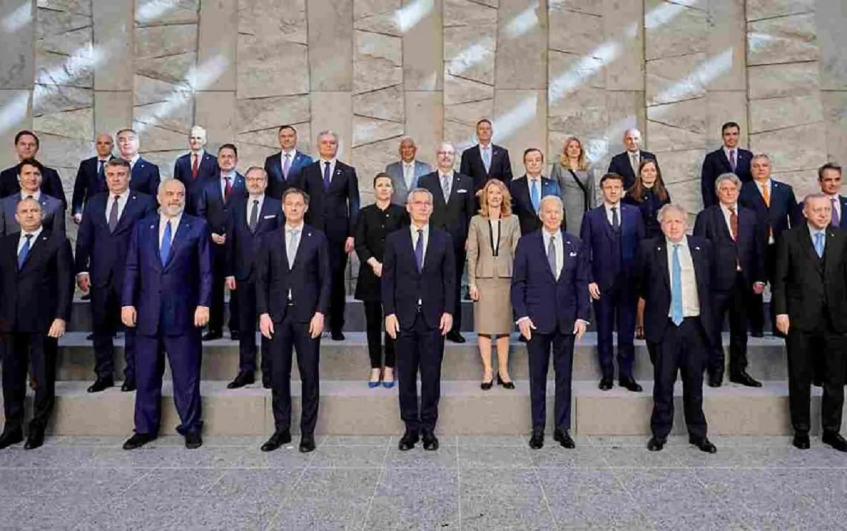 La foto ufficiale del vertice Nato di Bruxelles