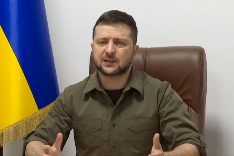 Volodymyr Zelensky si rivolge alle Camere italiane