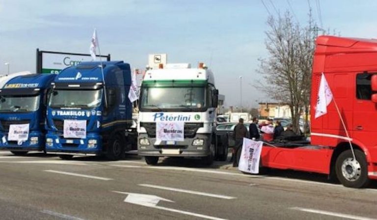 Caro benzina autotrasporti