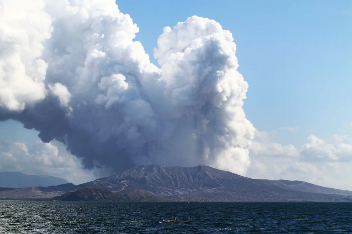 eruzione vulcano taal