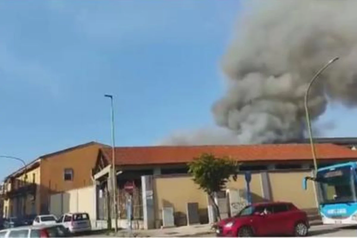 benevento deposito in fiamme