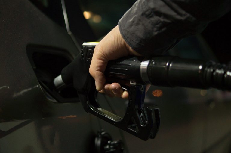 Distributore rotto e "manna" poi interrotta per gli automobilisti