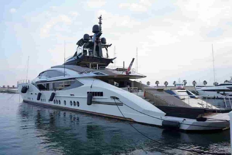 yacht putin