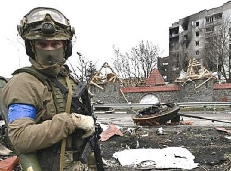 Una Liberazione con ilo nodo armi all'Ucraina