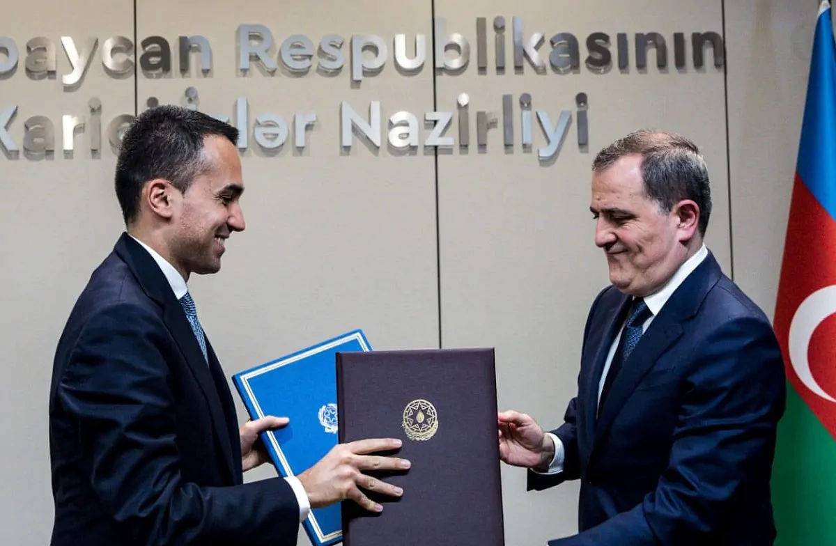 Il ministro Di Maio con il suo omologo azero