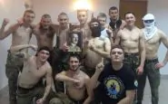 Una foto con alcune presunte aspiranti reclute dell'Azov
