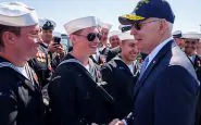 Joe Biden con alcuni militari Usa