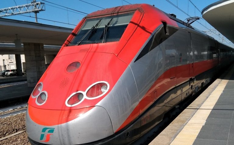 Reintegrato capotreno "stakanovista"