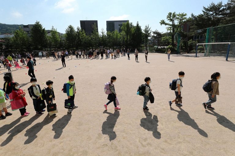I coreani potrebbero diventare presto un anno più giovani: ecco perché