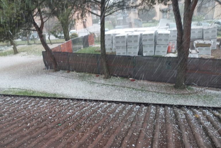 La foto di un cittadino sulla grandinata a Vigonza