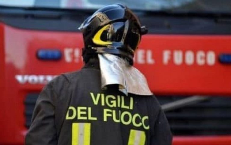 Vigili del Fuco in azione sulla A8