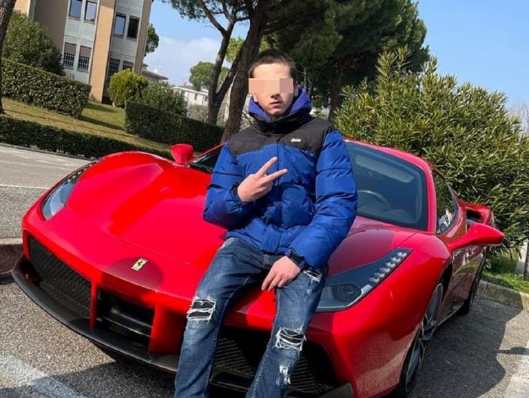 Leonardo in una foto pubblicata dalla madre