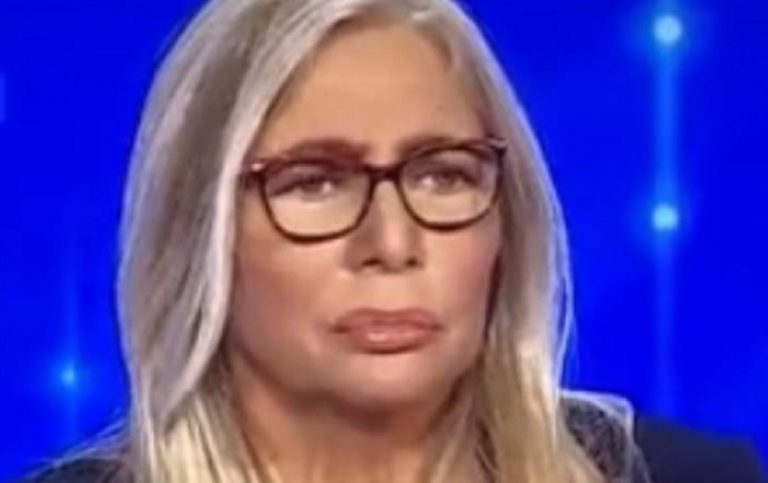 Mara Venier interrompe l'intervista ad Albano: "Non riesco a parlare"