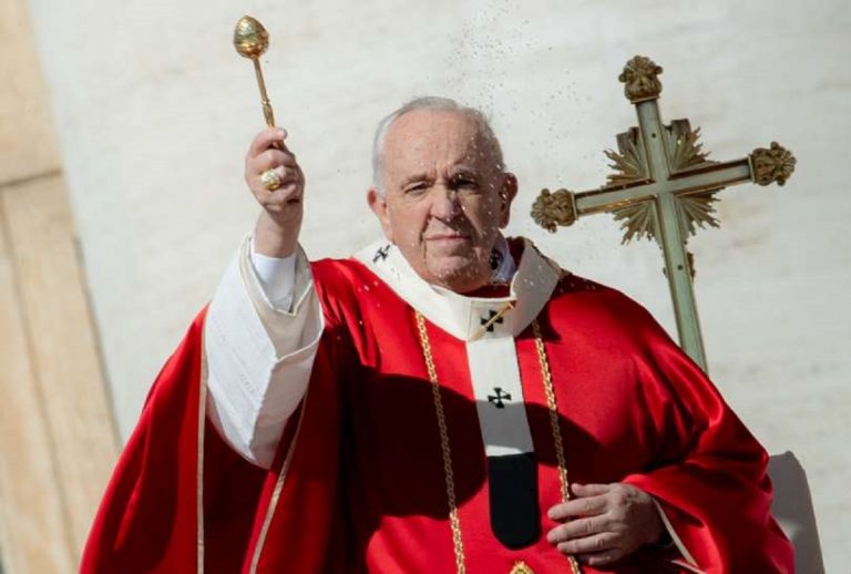 Papa Francesco benedice le Palme