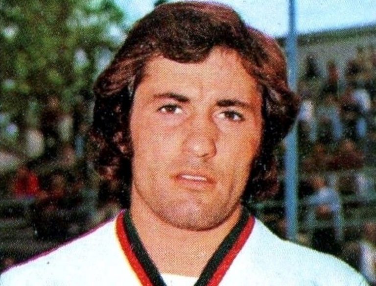 Silvio Longobucco con la maglia del Cagliari