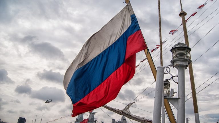 Navi russe cambiano bandiera