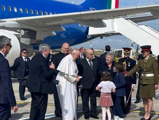 Papa Francesco appena atterrato a La Valletta