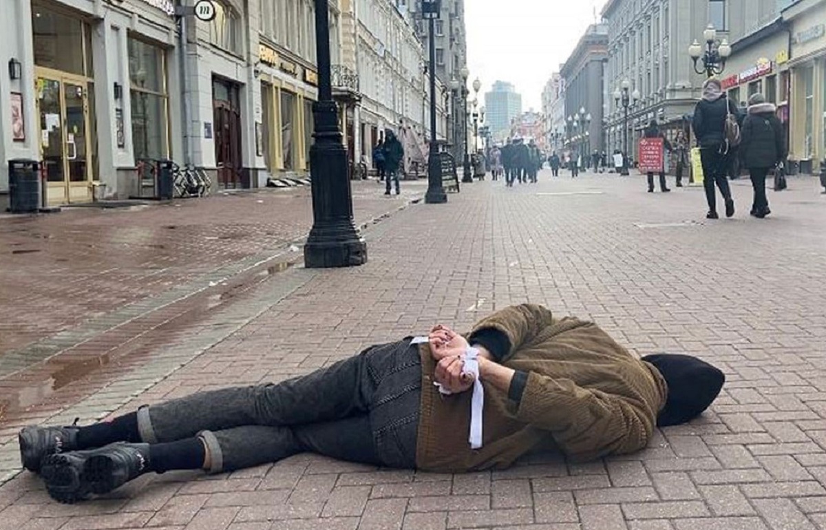 La forte protesta dell'artista russo