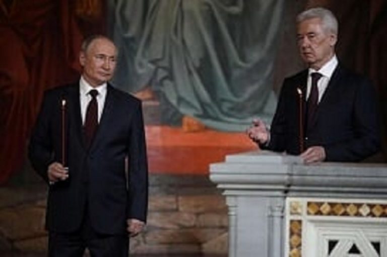 Vladimir Putin alla veglia della Pasqua ortodossa