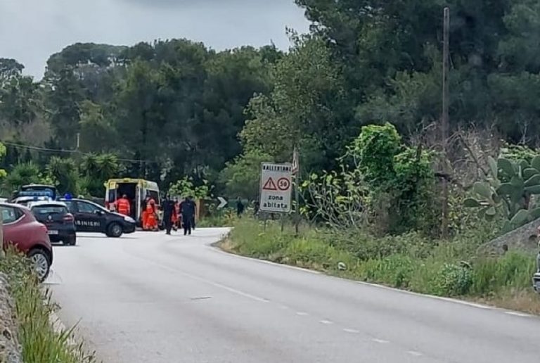 I soccorritori e la pattuglia dell'Arma sul luogo del sinistro