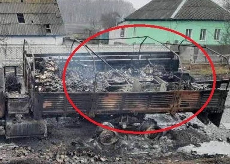 Alcune lavatrici distrutte da un'esplosione: quelle della foto erano bottino russo