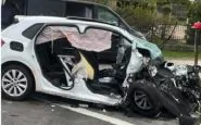 L'auto distrutta dopo l'incidente