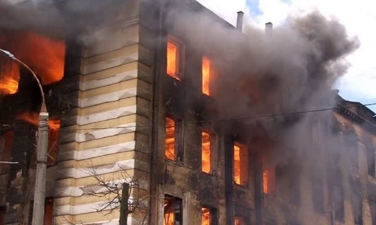 L'istituto divorato dalle fiamme