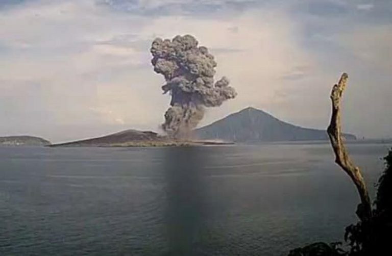 Il Krakatoa in piena attività