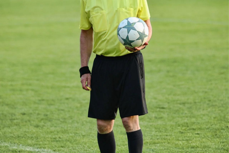 arbitro razzista