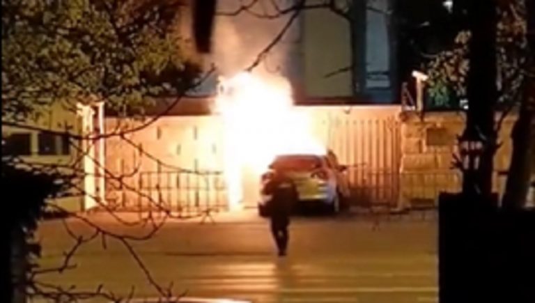 Auto contro ambasciata russa Bucarest