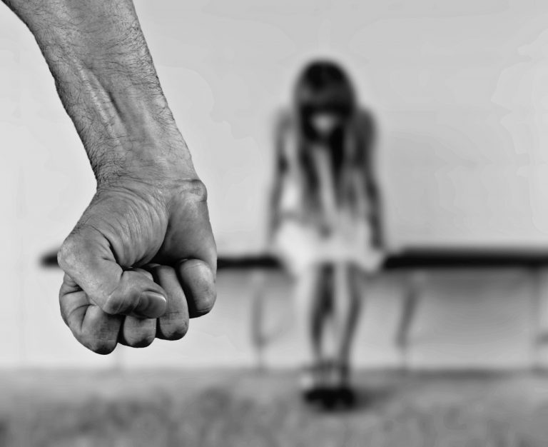 Una 14 enne incinta è stata aggredita a Lecce