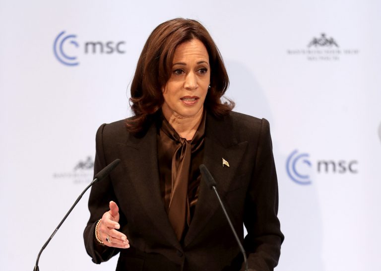 Kamala Harris positiva covid