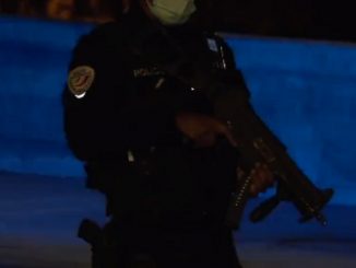 Agente armato dopo la sparatoria
