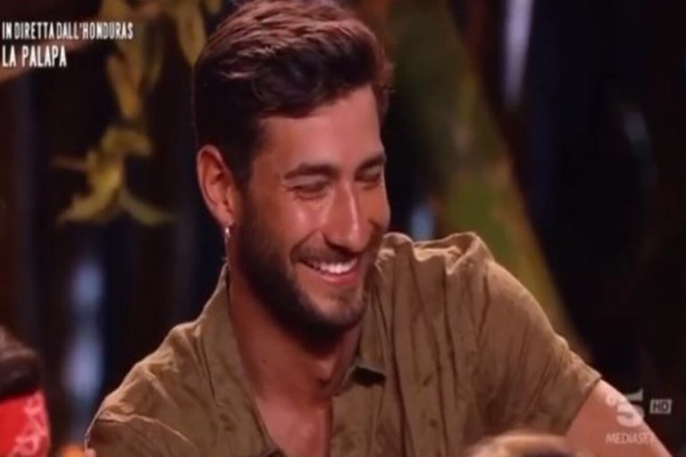 Roger ubriaco Isola Famosi
