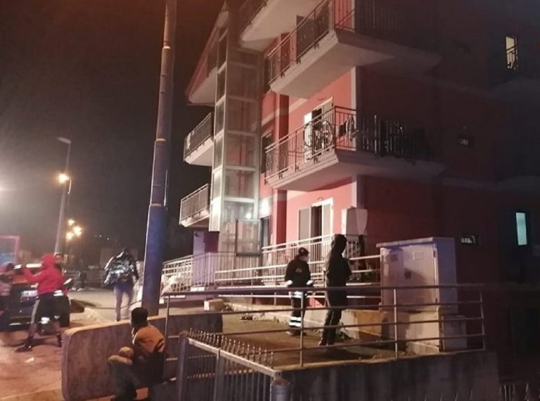 La palazzina in cui si sviluppò l'incendio a Prata