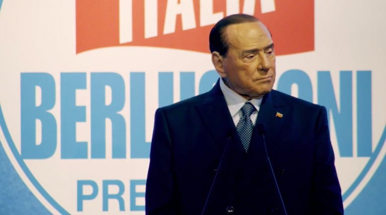 Silvio Berlusconi parla alla convention di Forza Italia