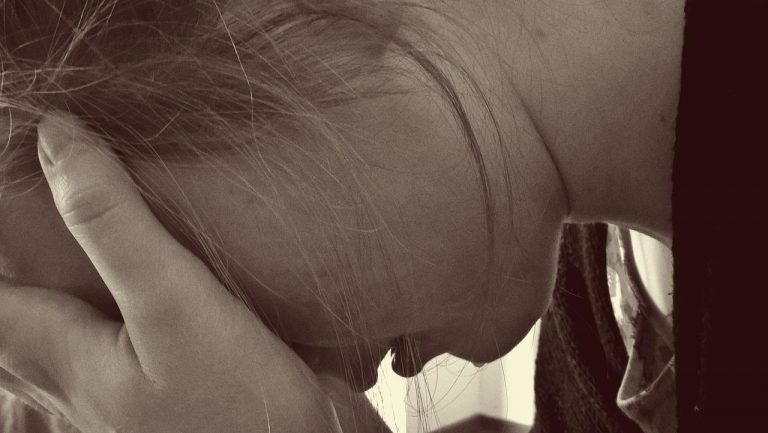 Ragazza sequestrata in casa dalla madre