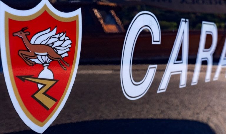 I carabinieri indagano sulle macabre scritte al cimitero di Oliena
