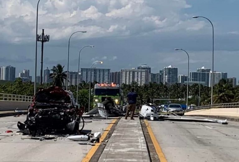 Il Suv e l'aereo distrutti sul ponte
