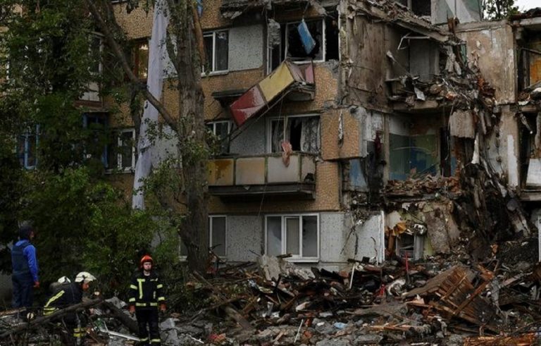 Gli effetti dell'attacco aereo nel Donetsk