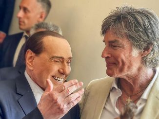 Berlusconi con Ron Moss, "guest star" a Napoli