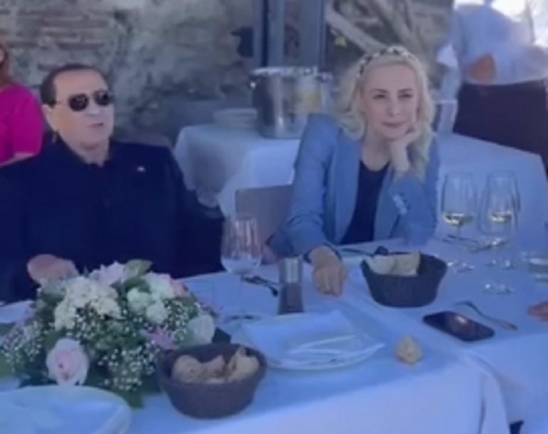 Silvio Berlusconi a Napoli con la compagna Marta Fascina