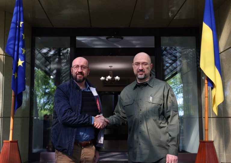 Charles Michel con Denys Shmyhal a Odessa