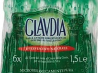 Una confezione di Acqua Claudia effervescente