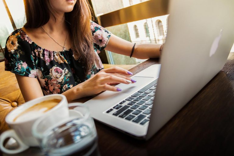 Festa della mamma: quanto guadagnerebbero se fosse un vero lavoro?