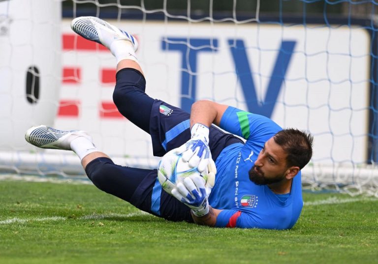 Gigio Donnarumma in allenamento azzurro a Coverciano
