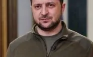 Volodymyr Zelensky con l'iconica felpa